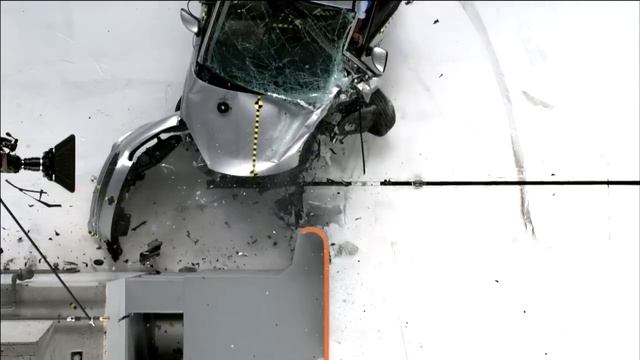 2014 Ford Fiesta sedan driver-side small overlap IIHS crash test смотреть онлайн