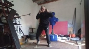 Основной способ отработки приемов. Отработка Прямого удара рукой.