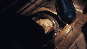 Замена топливного фильтра Митсубиси Грандис