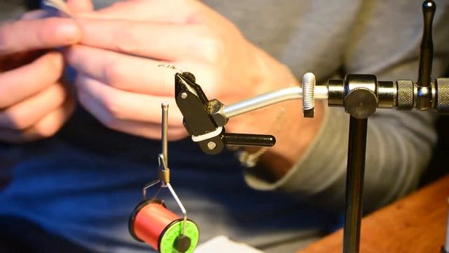 Ручейник! Сухая муха для летней рыбалки нахлыстом смотреть онлайн