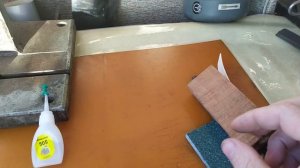 Нож из ножа для фуганка и подручные материалы.