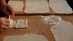 Слоеные лепешки на сковороде, мука и кипяток плюс сливочное масло