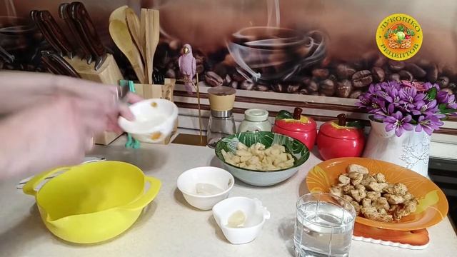 Кабачки с курицей в горшочках – ленивый ужин для всей семьи!