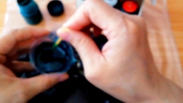 Серьги из эпоксидной смолы с краской и поталью