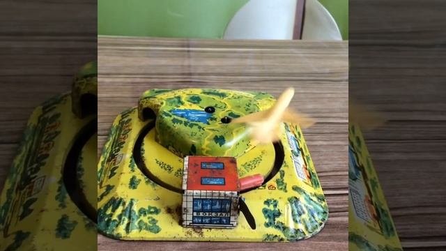 Заводная механическая игрушка -Железная дорога и самолет.СССР.Редкость.