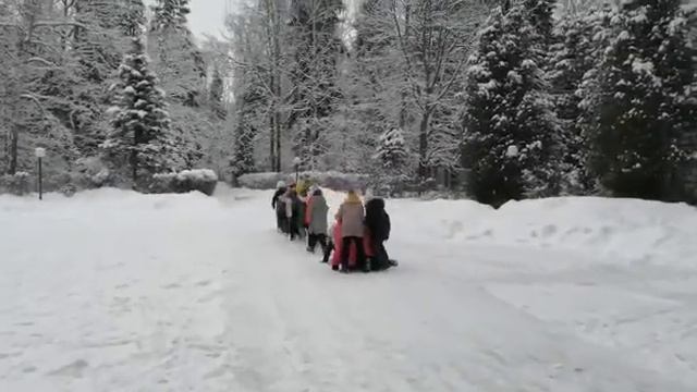 Старшие группы мюзикла продолжают свой активный отдых а театральном лагере! Театр студия "Маргарита смотреть онлайн
