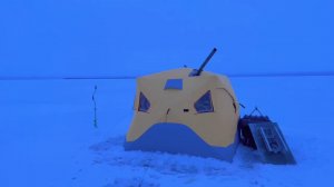 Зимняя рыбалка в палатке на Финском заливе у Дамбы.