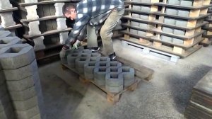Укладка газонной решетки на европоддон