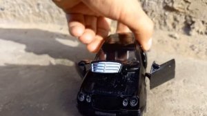 машинка у которой открываются двери капот и багажник, копия мерседеса E-class