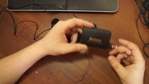 Радиомикрофон петличка   Ловит радио станции и  голос.