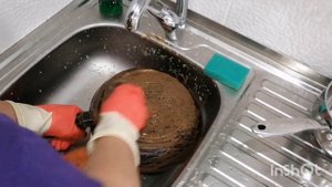 Чистим плиту, ковш, сковородки, блюдо для запекания. Азелит тварит чудеса!!!