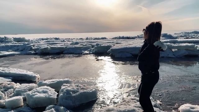 Провалилась на заливе! Говорит мало? Проехали 25 км на великах VLOG смотреть онлайн