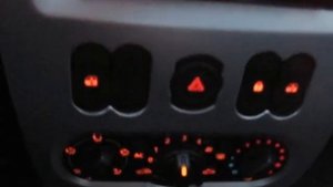 Кнопки на панели Renault Sandero Stepway 1.6