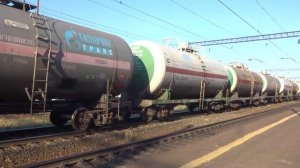 Электровоз ВЛ80С-2627 с грузовым поездом и тепловоз ТЭП70БС-072 с пассажирским поездом