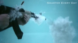 Стрельба под водой из АК-47