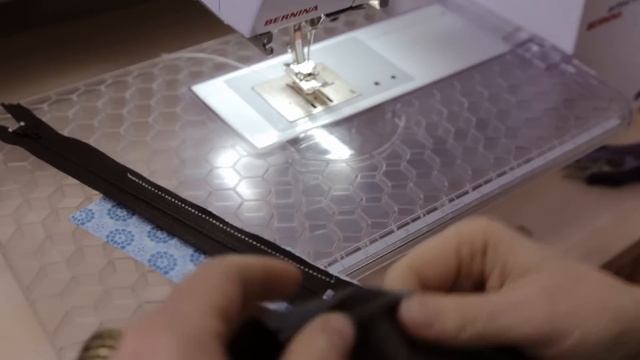 Как вшить молнию в брюки.