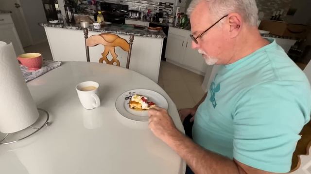 Винсент обалдел от творожной запеканки!!! #кухня #food #натальяфальконе