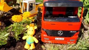 Жирафик Мофи - Как посадить цветы - Мультики про машинки.mp4