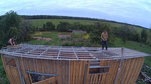 Накрываем крышу сарая. Толь это не Толя!!! Привет осень! Разговоры у земли 20. смотреть онлайн