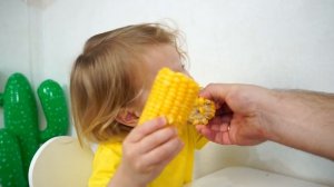 Девочка Ника и правила поведения для детей