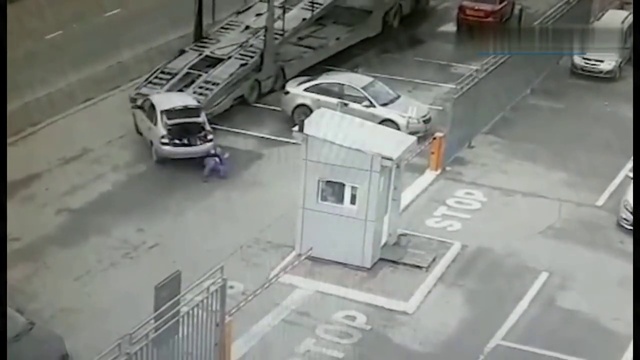 ДТП на парковке автосалона в Иванове