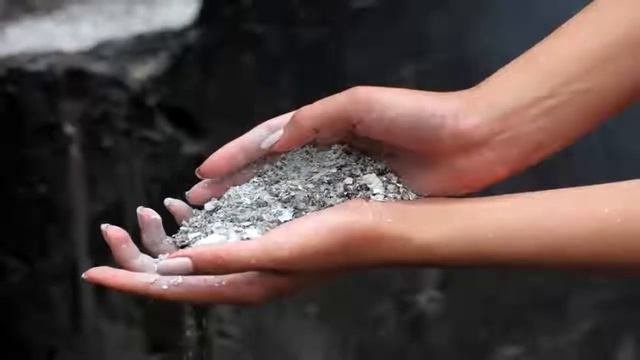 Удобрение золой и помётом.