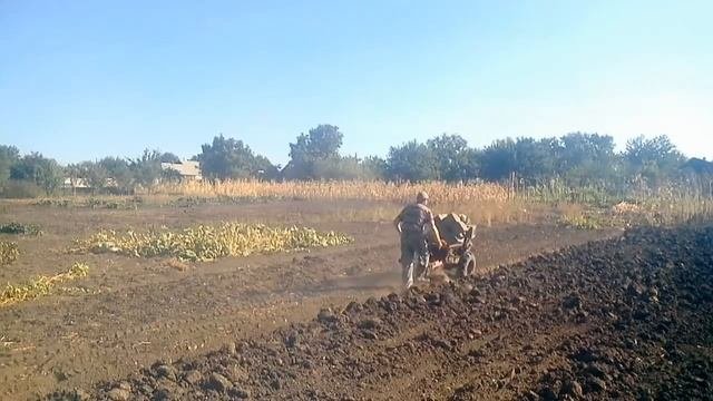 Пахота тяжелым мотоблоком,очень сухого чернозёма, с дополнительным грузом больше 100 кг.
