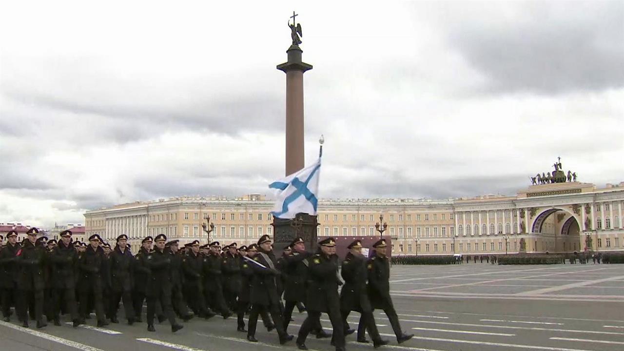 В Петербурге прошла первая репетиция парада в честь 77-й годовщины Великой Победы