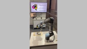 Нанесение герметика с помощью коллаборативного робота UR