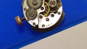Как достать заводной вал часов не повредив их.