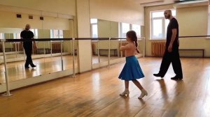 Вальс! ?? Лиюша, 6 лет, учится танцевать!