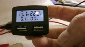 Aвтомобильнoe USВ заpядное устрoйствo "пять в однoм"