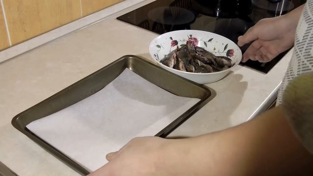 Мелкий окунь запечёный в духовке. Пальчики оближешь.