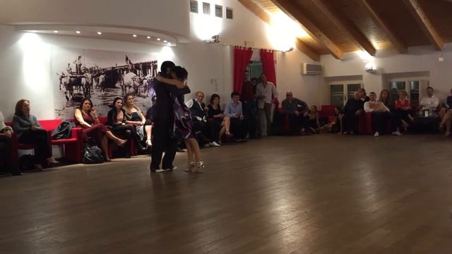 Eloy Souto y Laura Elizondo - Pasional (O. Pugliese) - La Milonga del Forte смотреть онлайн