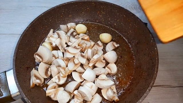Как приготовить СОЧНУЮ ГРУДКУ с грибами из минимального количества продуктов.