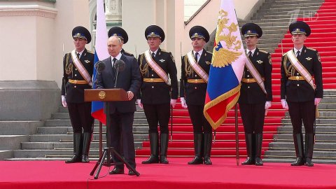 Владимир Путин поблагодарил военных и всех, кто 24 июня встал на пути смуты в России