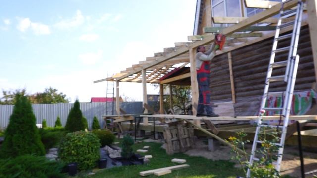 Достроились до лобовой доски ) | Каркасный пристрой к дому и две веранды. Часть 8 смотреть онлайн