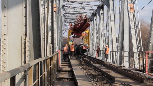 Ремонт ж/д полотна на мосту смотреть онлайн