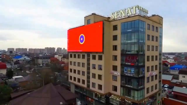 Реклама на медиафасаде в Краснодаре улица Красных Партизан, дом 152 БЦ "SENAT" смотреть онлайн