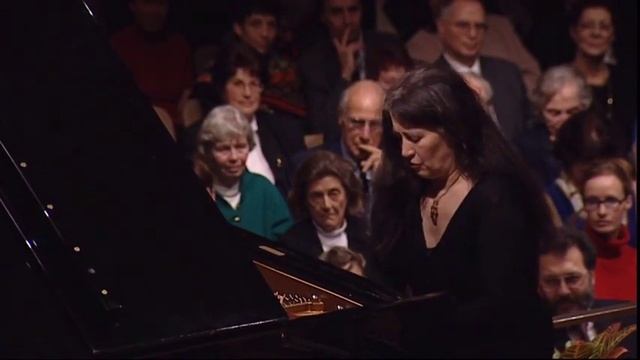 Chopin. Mazurka in F minor, Op. 63 No. 2 - Martha Argerich (Live Zurich 2001) смотреть онлайн