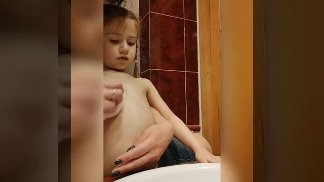 как отмыть шариковую ручку с кожи ребенка водой смотреть онлайн