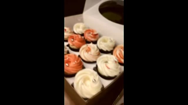 Маковые капкейки с малиновой начинкой и крем чиз смотреть онлайн