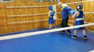 Миша в кураже. Первый Нокдаун. Бокс в 9 лет. Спарринги по боксу.