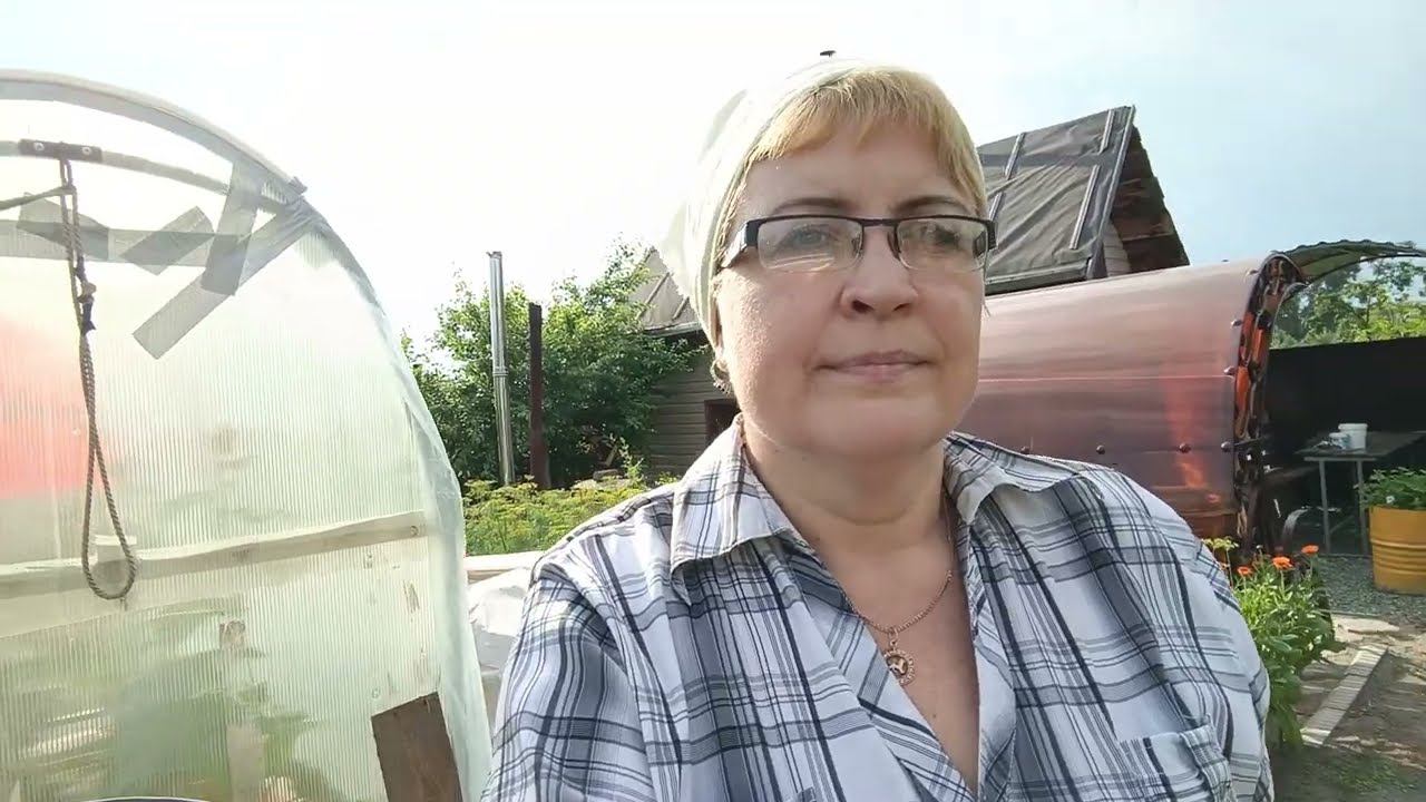 Навела порядок в теплице и парнике.Не было 6 дней, даже боюсь заходить в огород♀️...