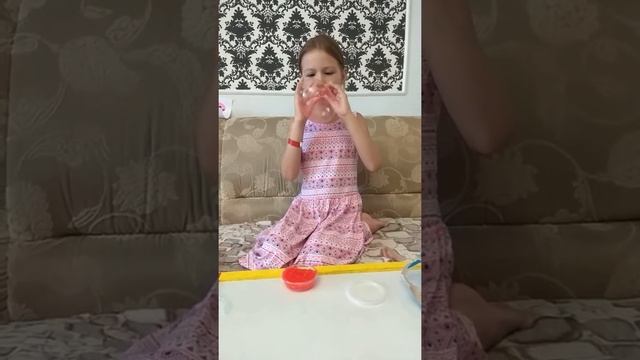 Распаковка лизуна из которого надувается шарик смотреть онлайн