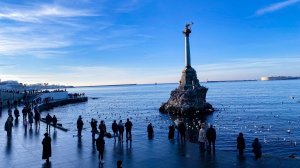 Севастополь - ТОЛПЫ ТУРИСТОВ в городе