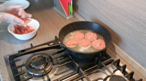 Котлеты из говядины и куриной грудки.