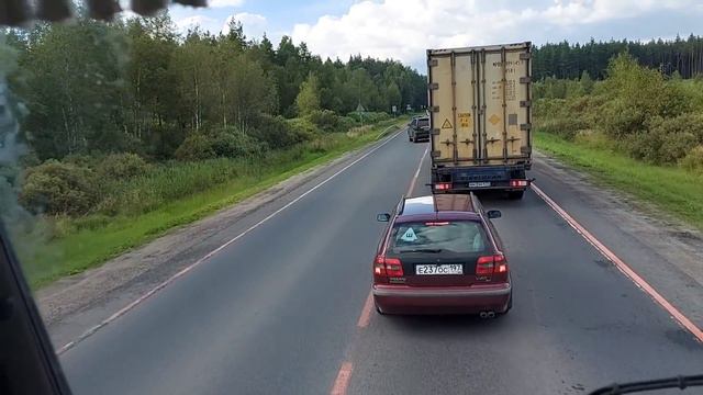Обочечник Дед.говорит что обочина это его полоса