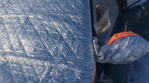 как защитить лобовое стекло автомобиля от льда