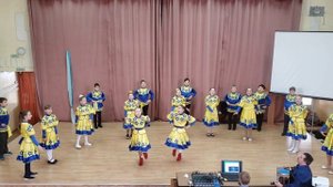Ансамбль песни и танца Казачата 2А кл. школа№4 г Ангарск Песня Ой вы чоботы мои